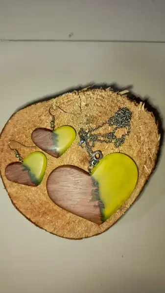 Juego de collar y aretes artesanales